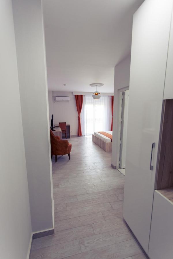 City Hotel Ferizaj Exterior photo
