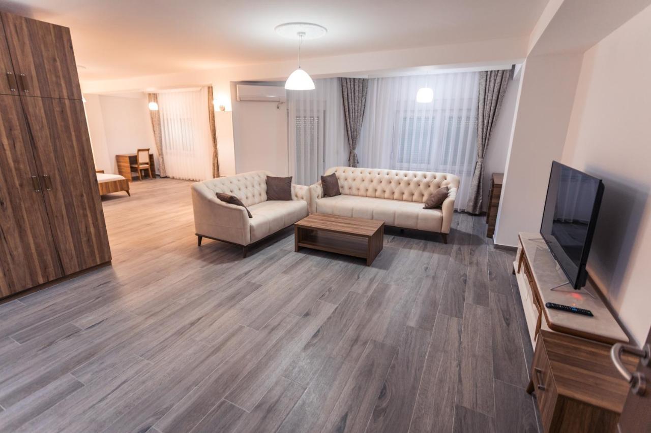 City Hotel Ferizaj Exterior photo