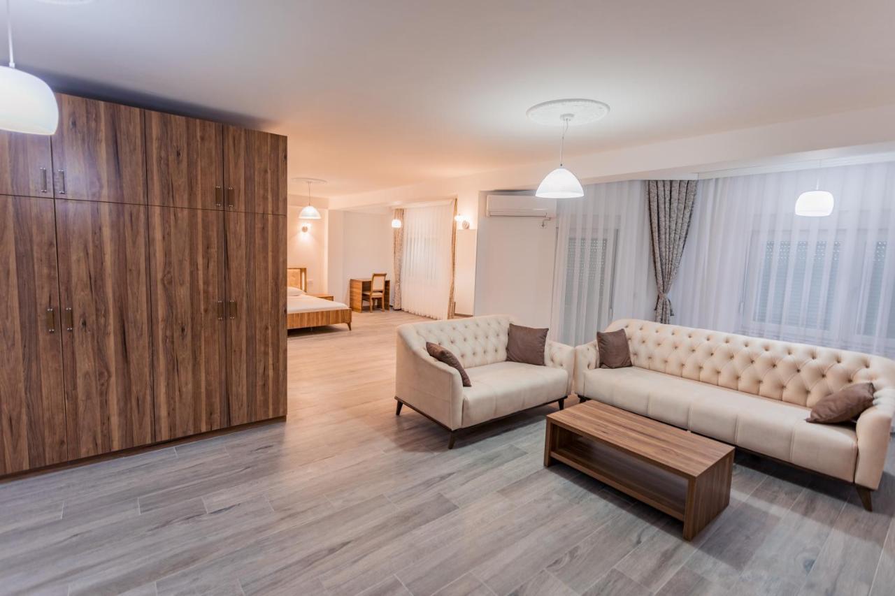 City Hotel Ferizaj Exterior photo